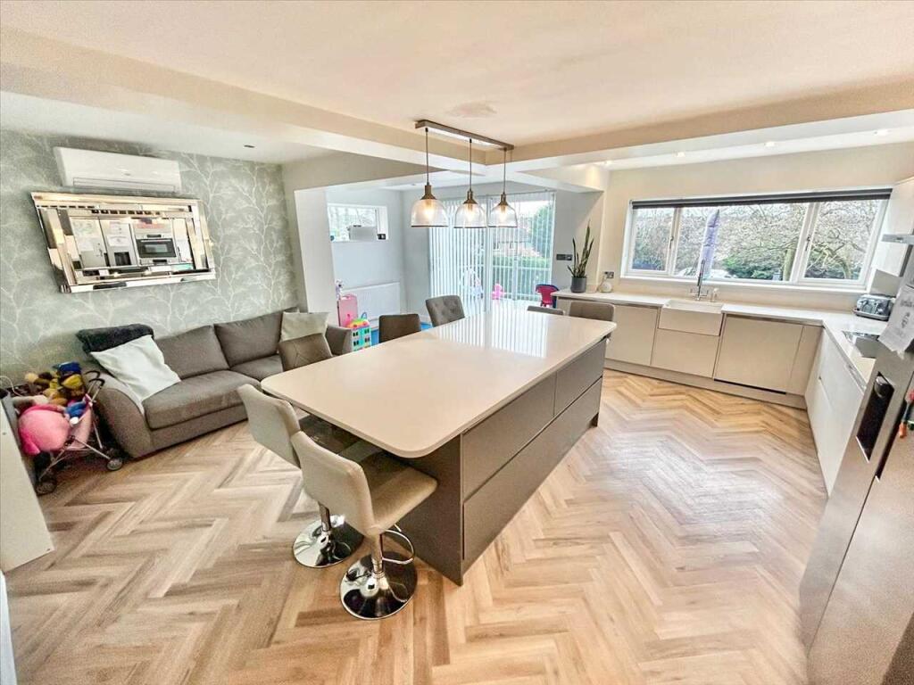 Kitchen / Diner /