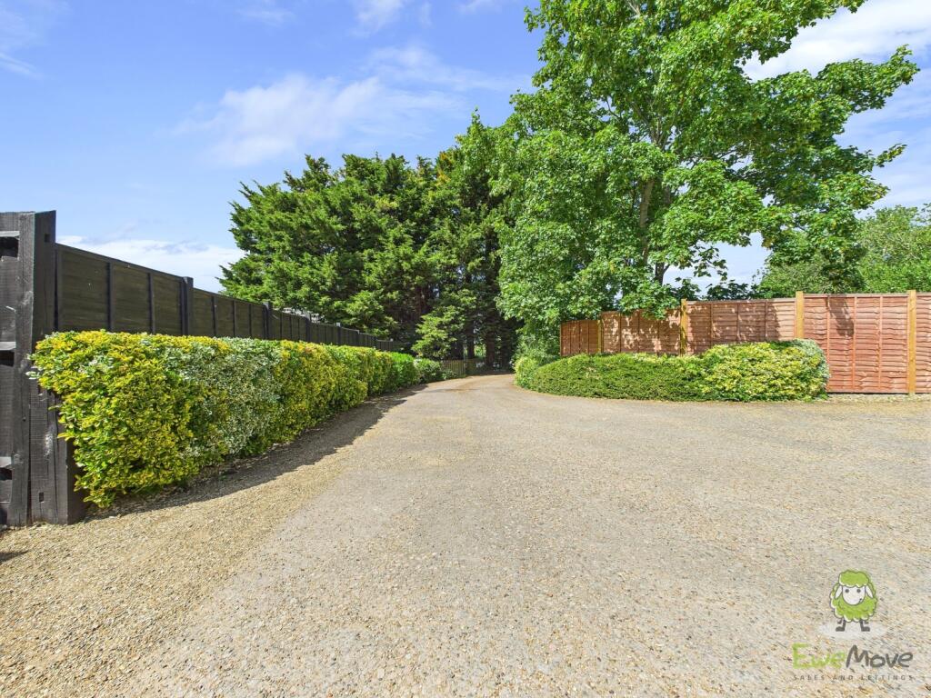 CAM01543G0-PR0132-STILL008