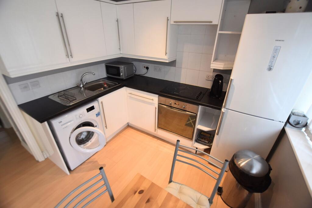 17a Selby Grove kitchen 2