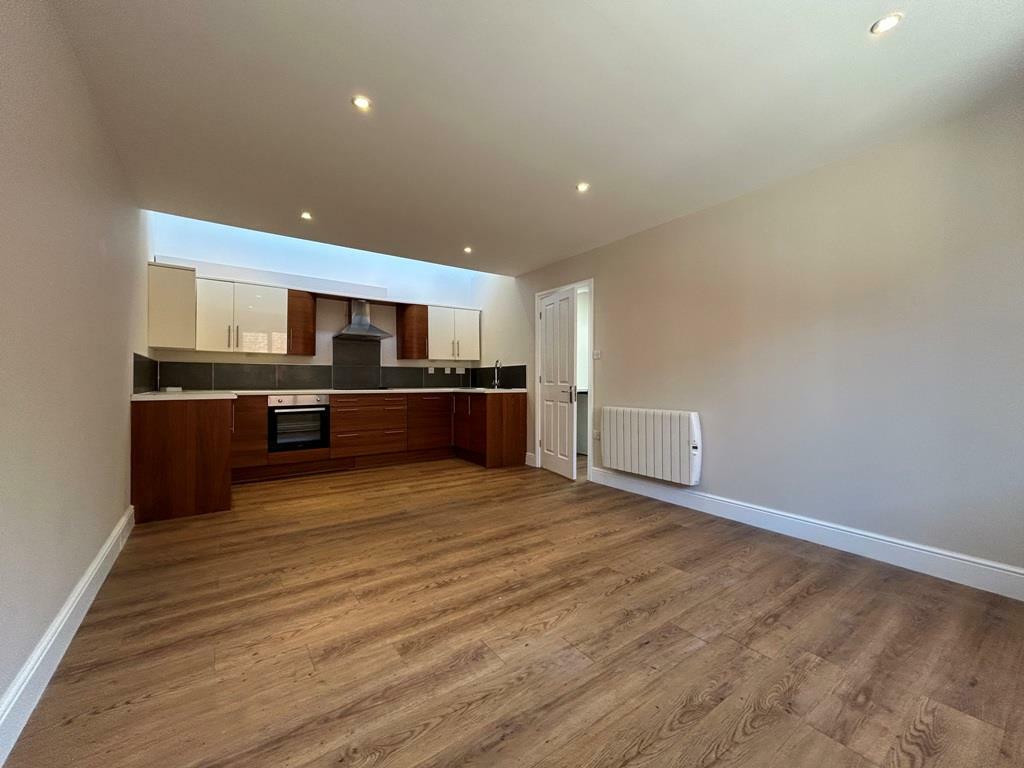 OPEN PLAN SITTING / KITCHEN