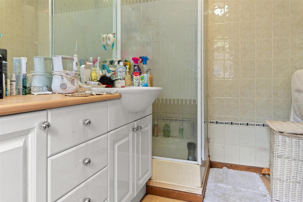 Bedroom 2 Ensuite Shower