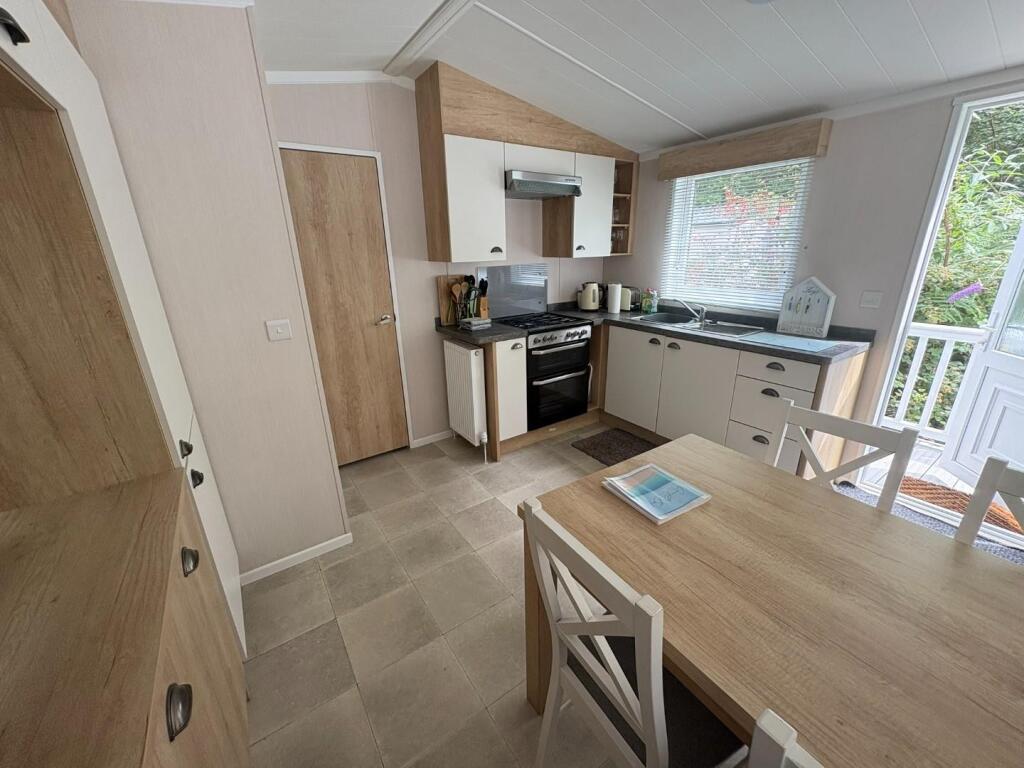 Kitchen Dining (3).JPEG