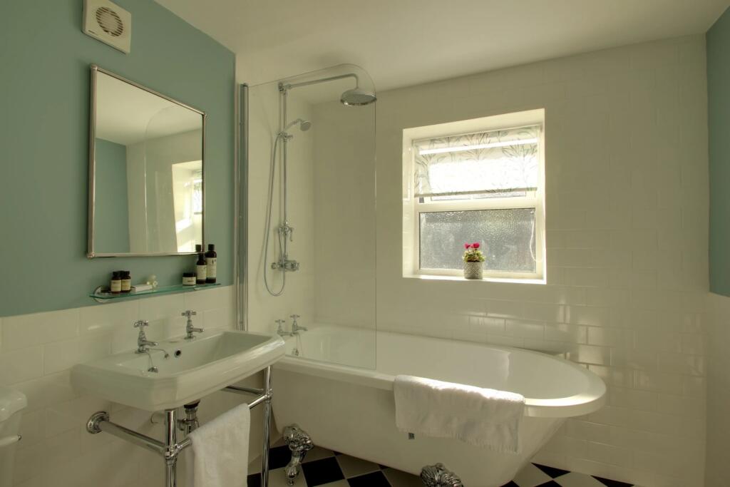 EweMove Harrogate Bathroom