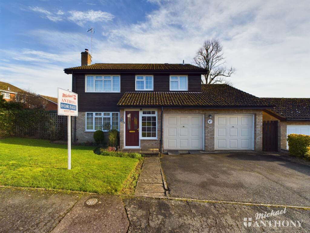 CAM02773G0-PR0240-STILL004