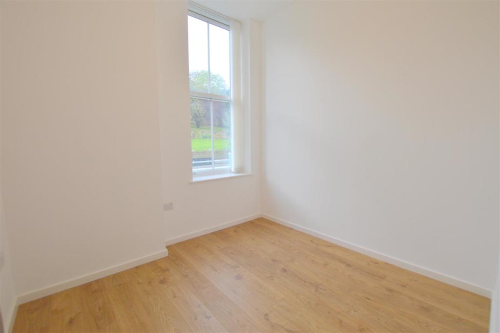 6 Shibdon Grange Bedroom 2.jpg