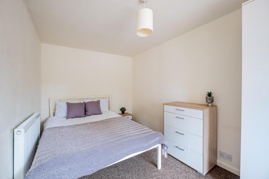 6 Stanway Close BA2 2UR-18.jpg