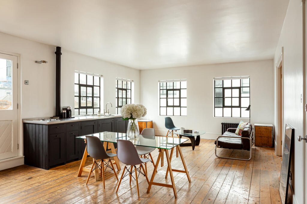 288552 - 25_5_TMH N1 6NU6552-Edit.jpg