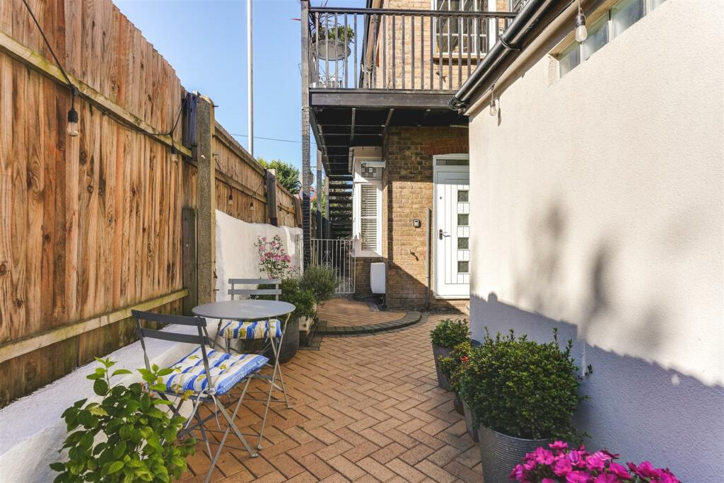 21 London Road-21.jpg
