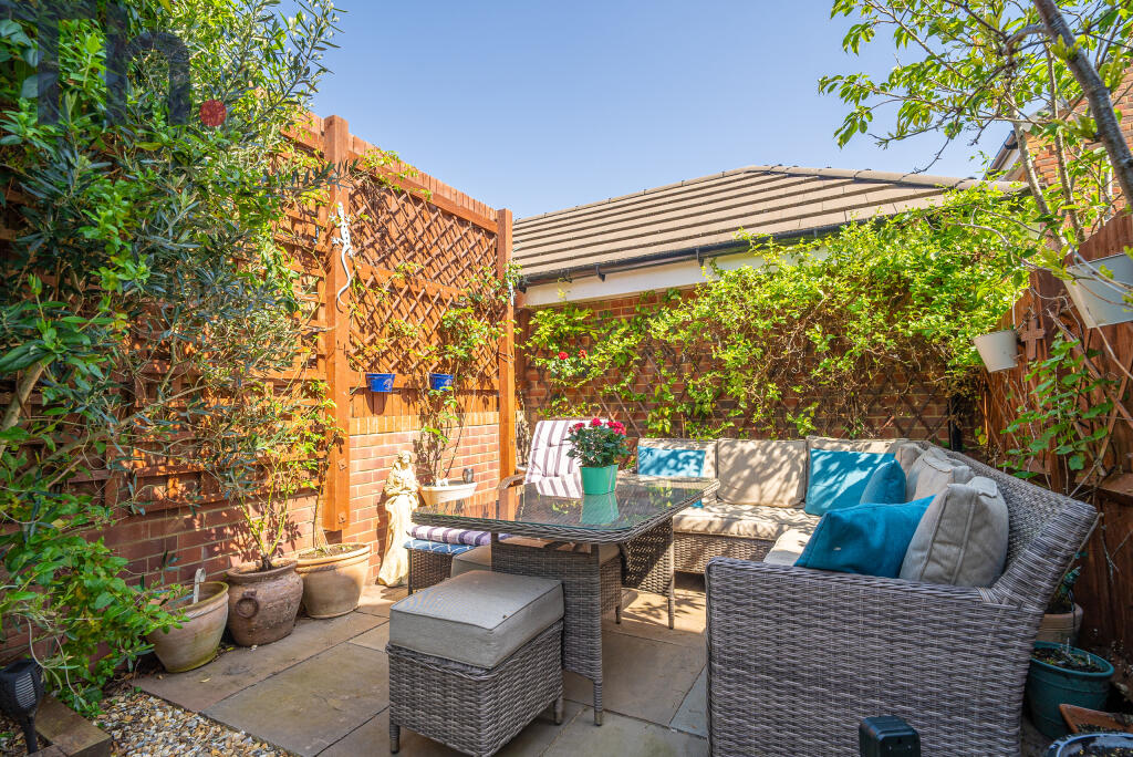 Private &amp; Pretty Enclosed Garden/Patio