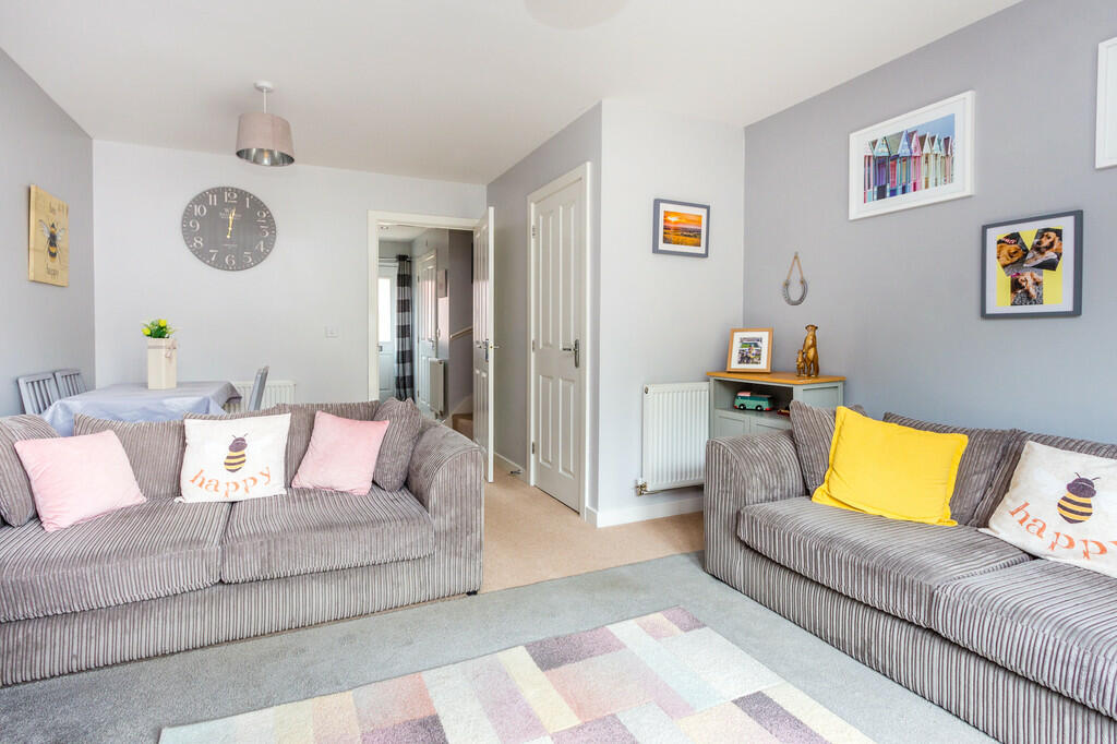 Lounge/dining roo...