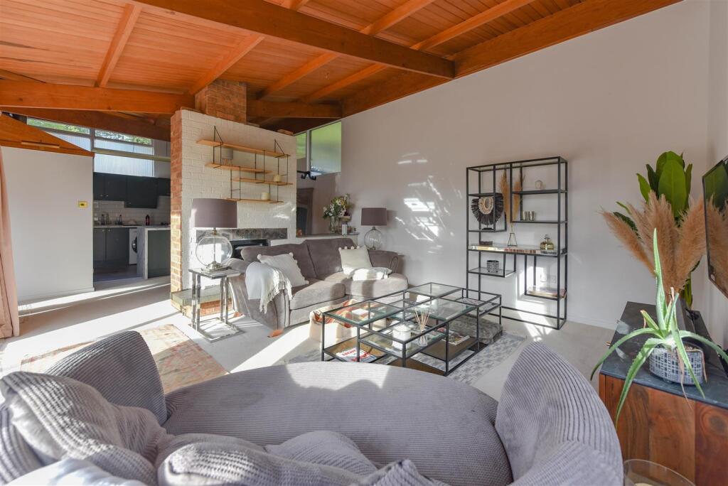 lounge2.jpg
