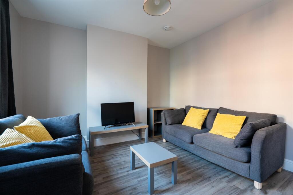 Living Room_.jpg