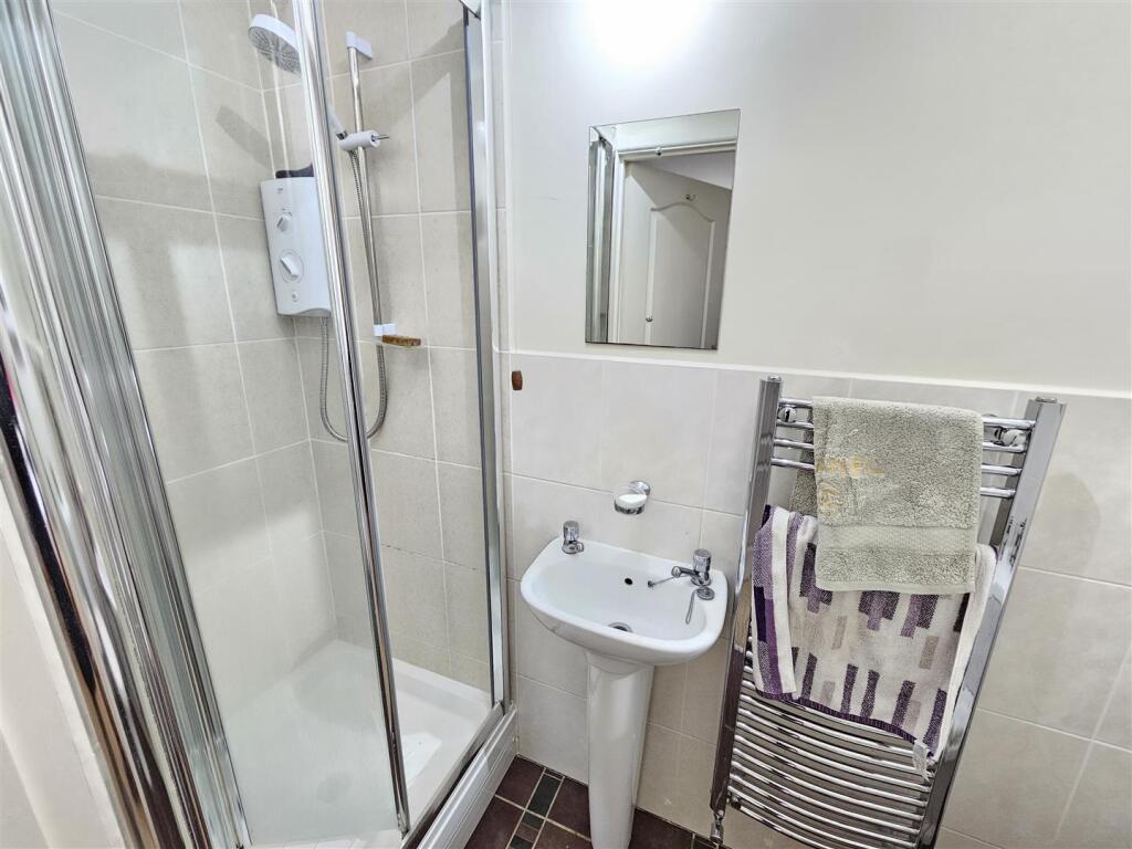 Bedroom 4 En Suite.jpg