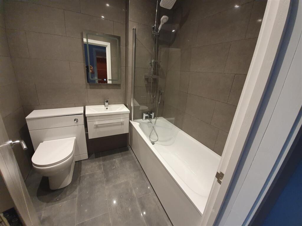 Flat 3_124356.jpg