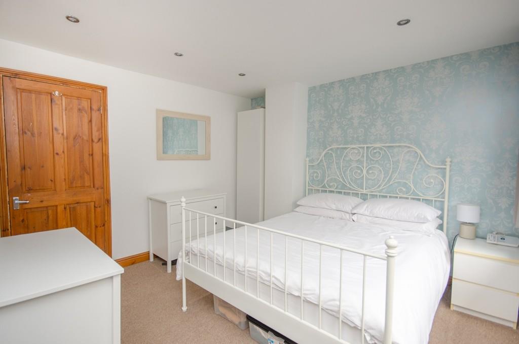 Bedroom 1 pic 2.jpg