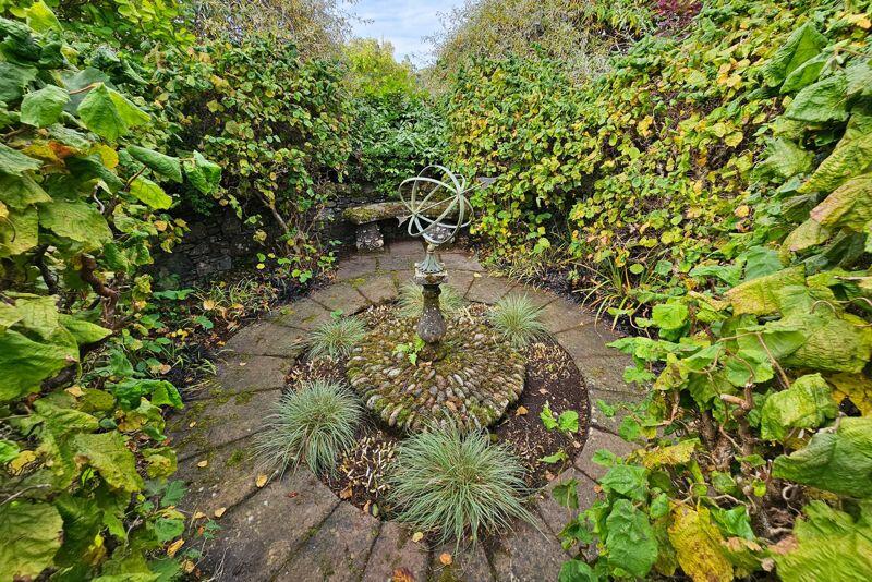 Circular Paved Sitooterie