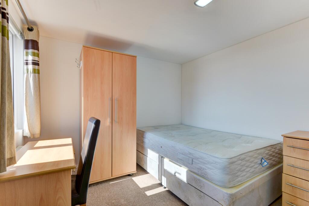 22 Freshfield Street Bedroom 5