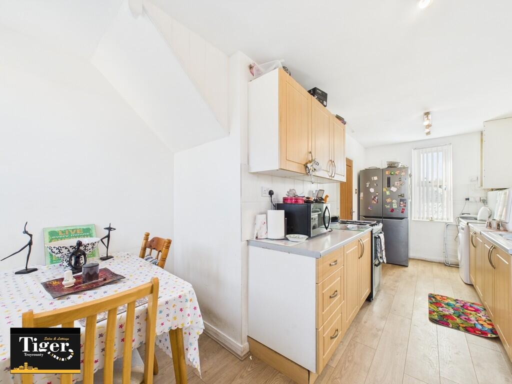 CAM02176G0-PR0526...