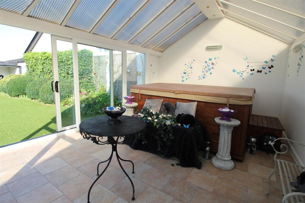 Leach Lane, 102 - Conservatory 2.JPG