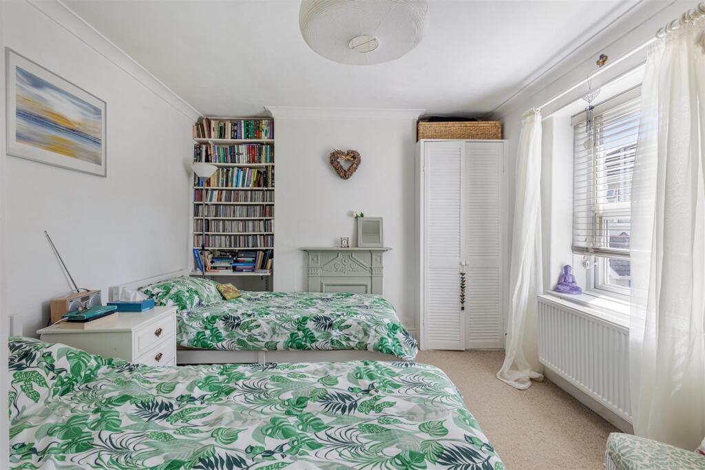 A19 - Kingsbridge, Rack Park Cottage - 250911.jpg