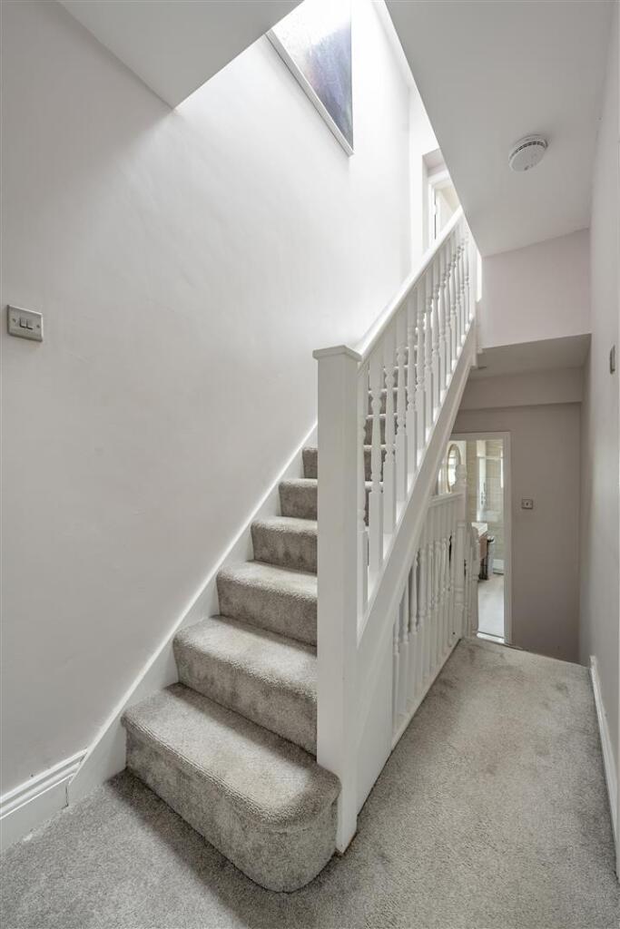 Halley Road E7