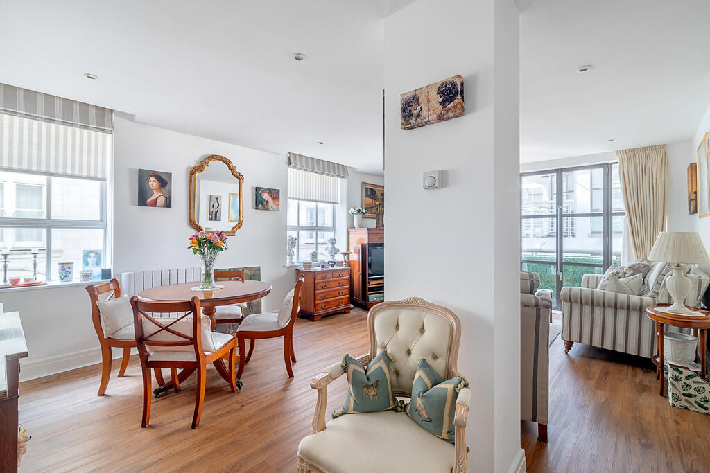 Harlequin_Court_0...