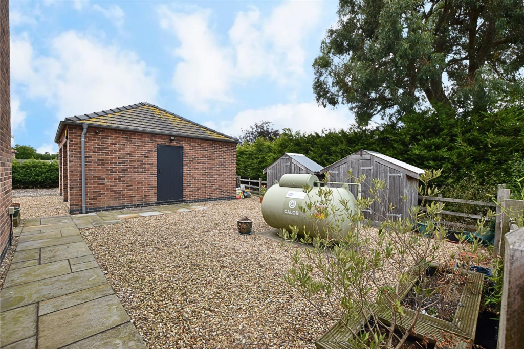 LPG TANK &amp; GARDEN SHED