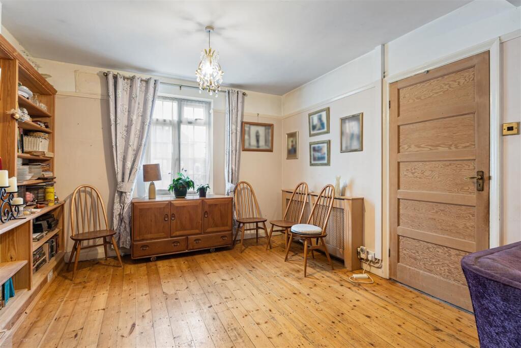 Sitting /Dining Room
