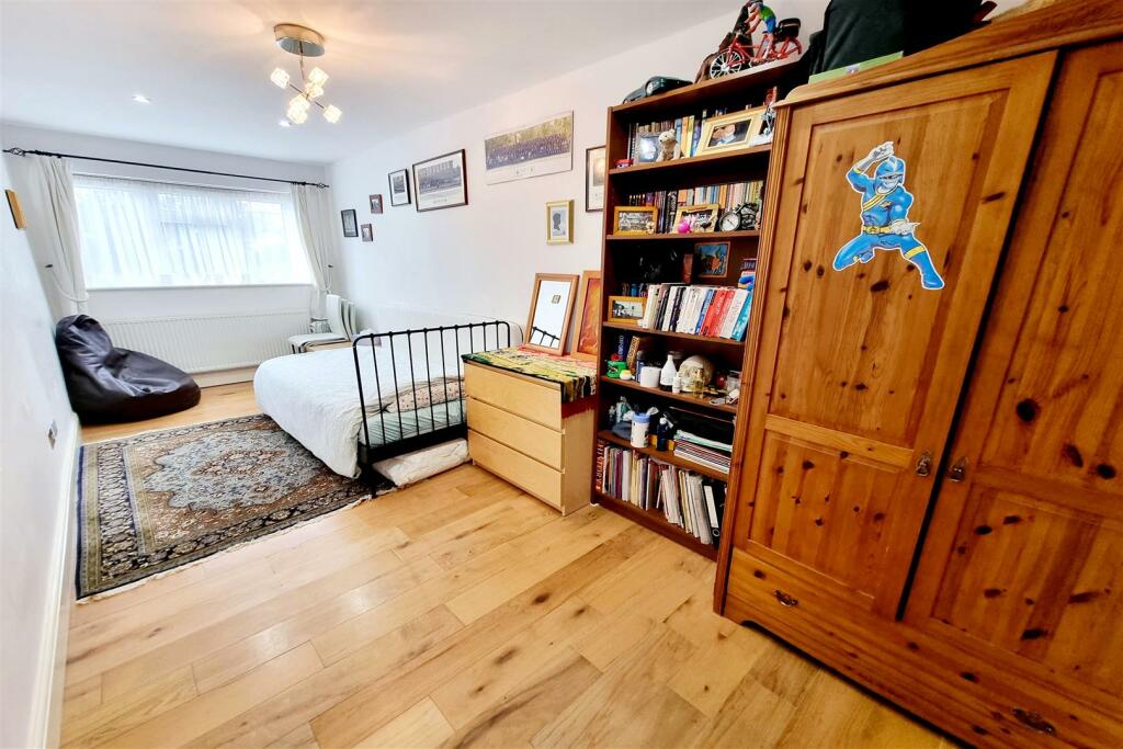BEDROOM 2: