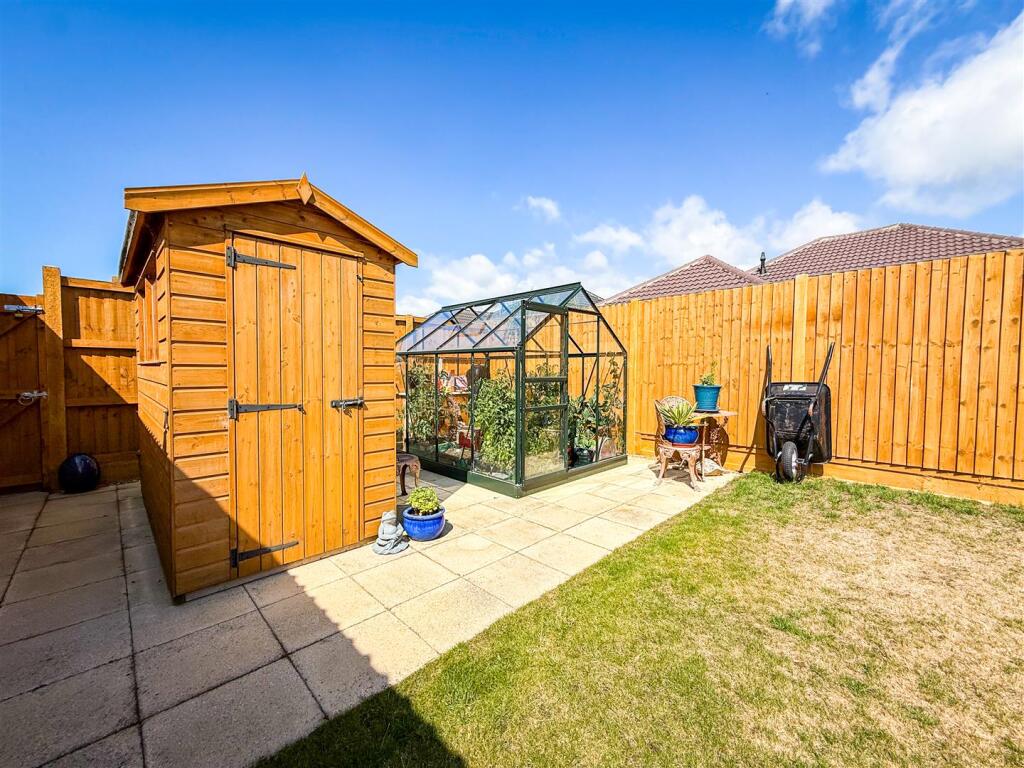 SIDE GARDEN AREAS