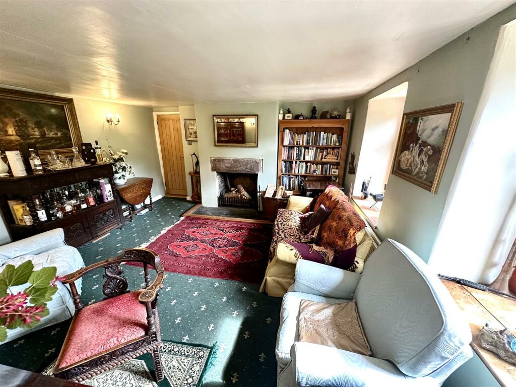 LIVING ROOM/STUDY