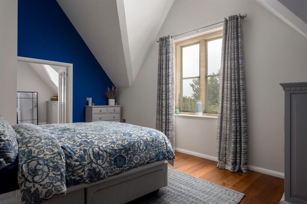 41 - Highfield House - GL54 4AA - Web.jpg