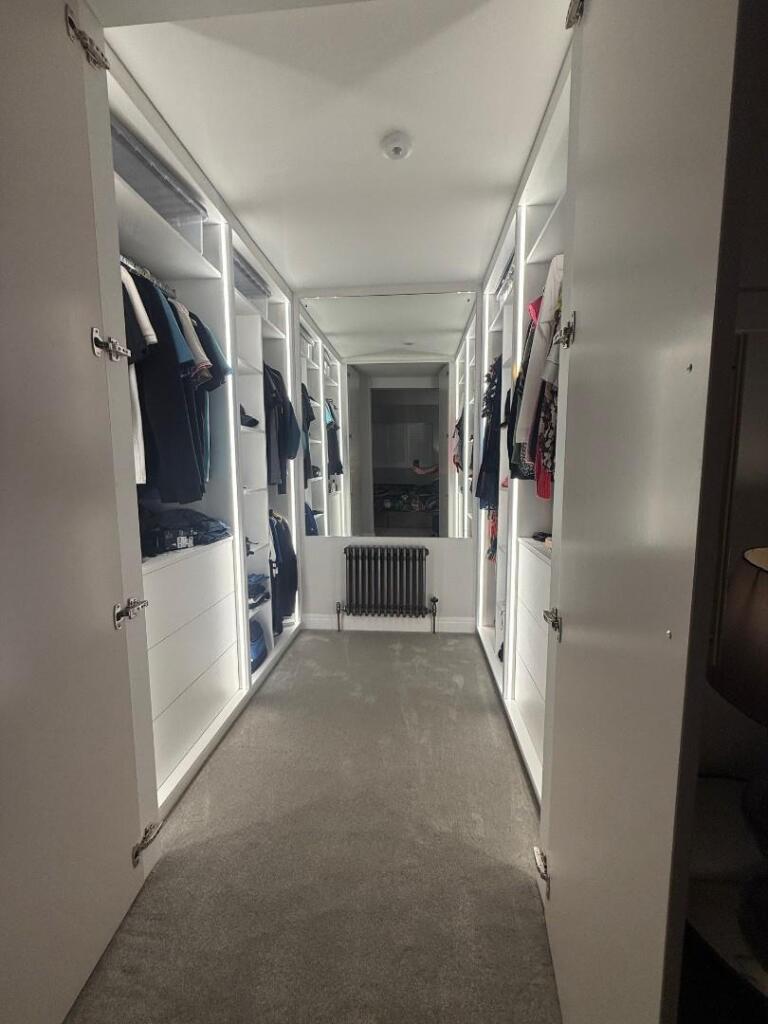WALKING WARDROBE