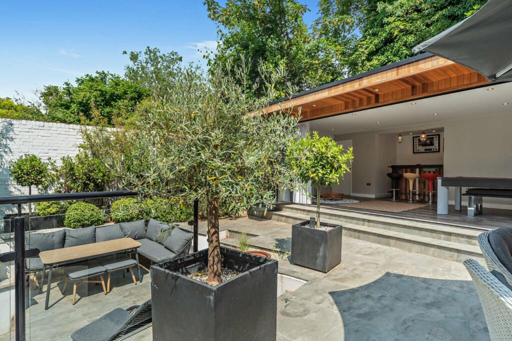 Garden &amp; Games Room