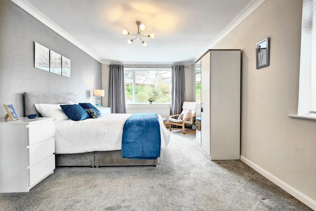 4/5 Bedrooms