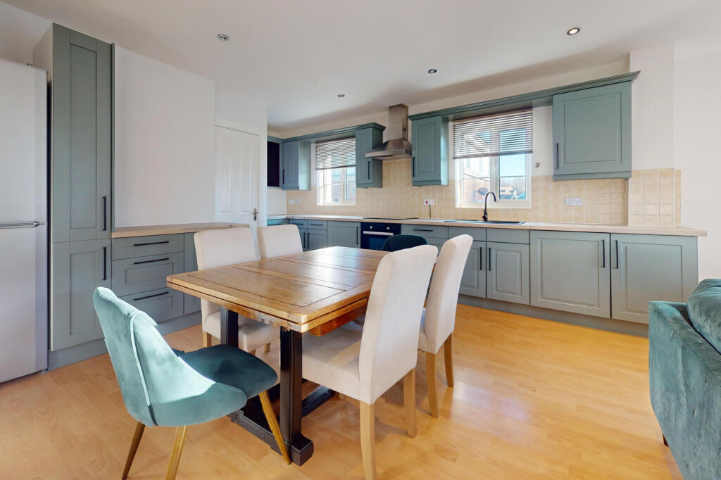 KITCHEN / DINING ROOM