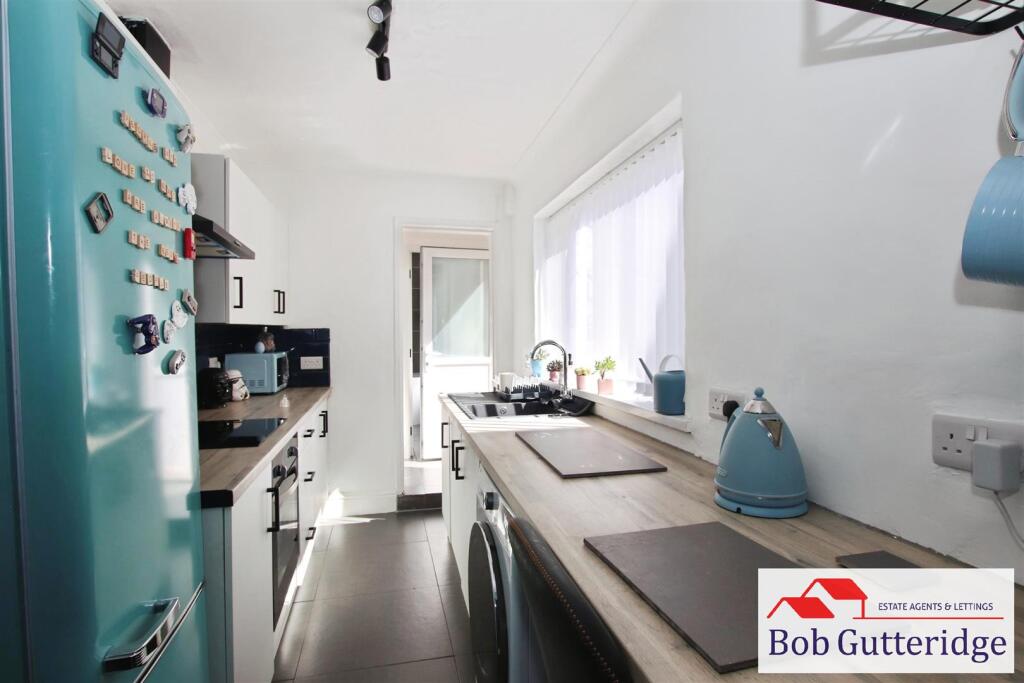 FITTED KITCHEN / BREAKFAST ROOM