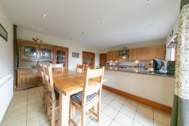 Kitchen &amp; breakfast room