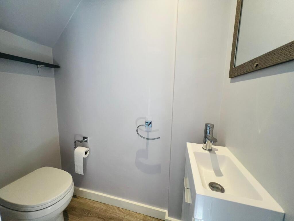 Cloakroom/wc