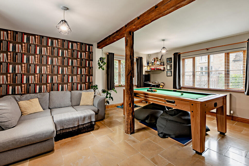 8647171-interiorW...