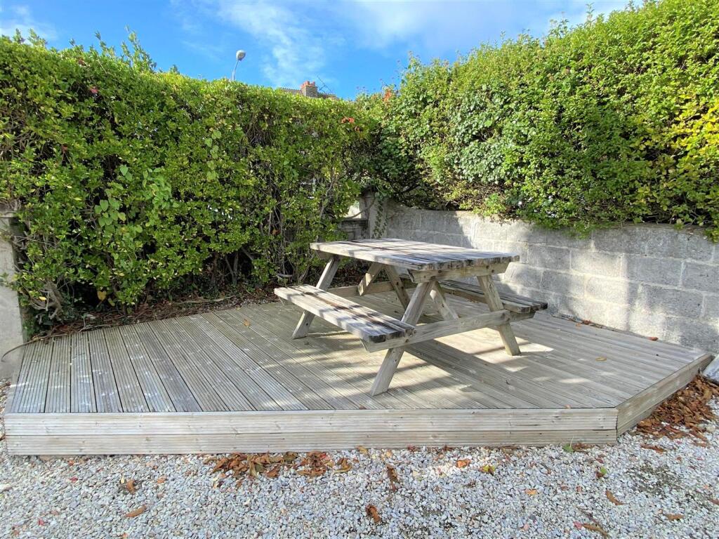 Lions Den Decking