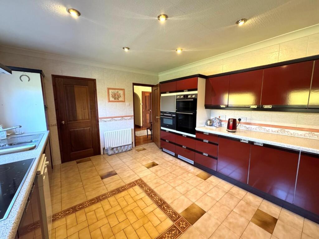 Kitchen 1.jpg