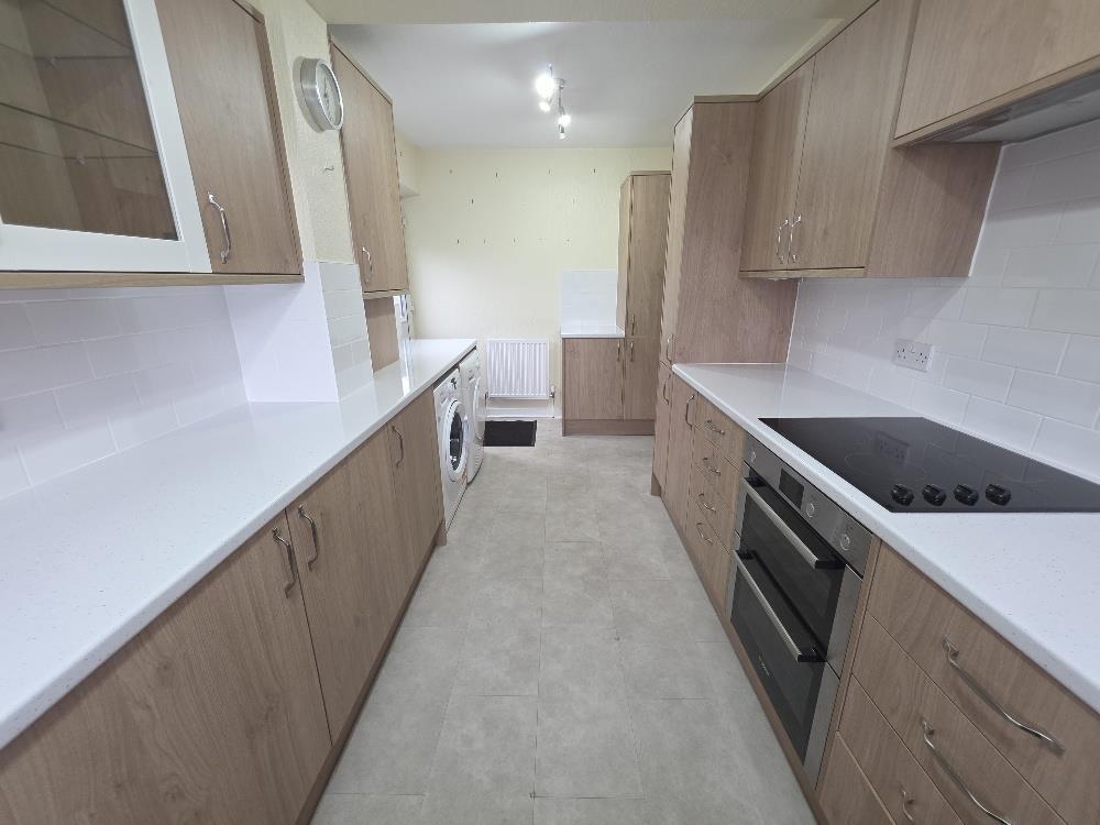 Maroon Road, Moss Nook