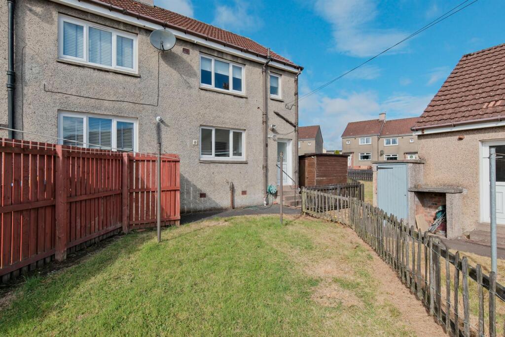 002-1 Innellin Crescent, Shotts ML4 4DB.jpg