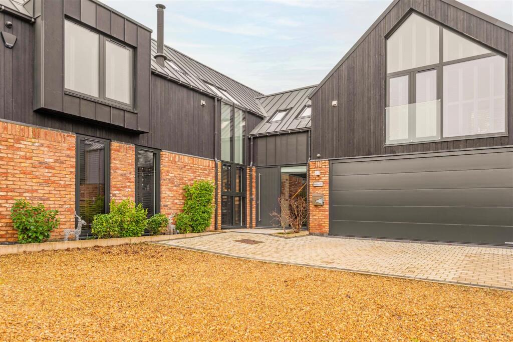 Blackthorn Barn - by Visually Rich 08873.jpg