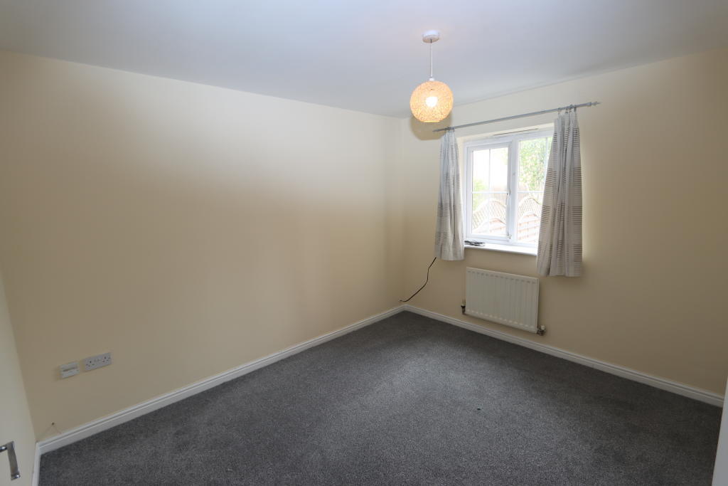 Dining / Bedroom 5