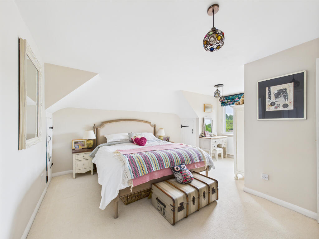 CAM01354G0-PR0516-STILL017