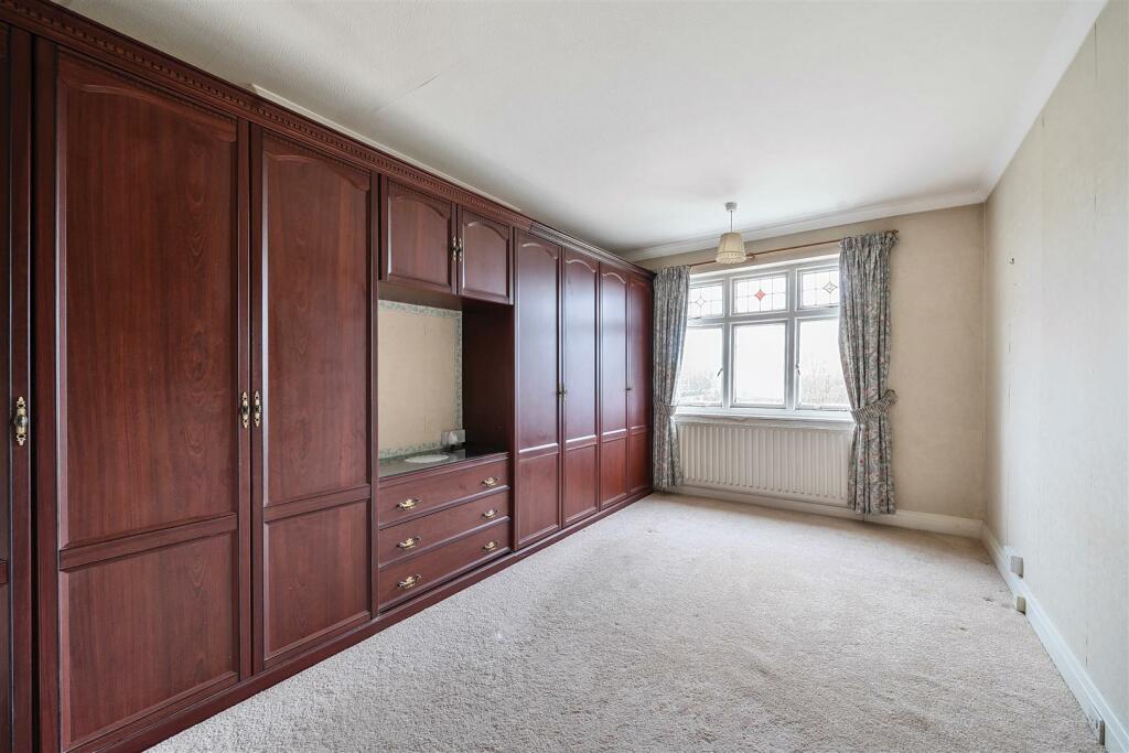 Bedroom 1.jpg