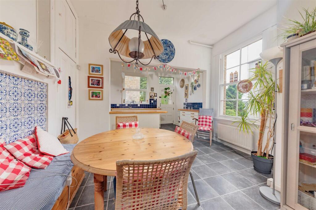 11 West Park Road Dundee-8.JPG