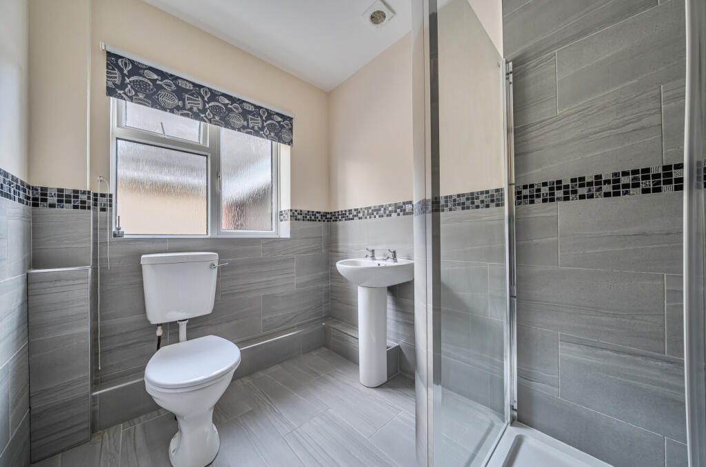 1383582-18-692457...